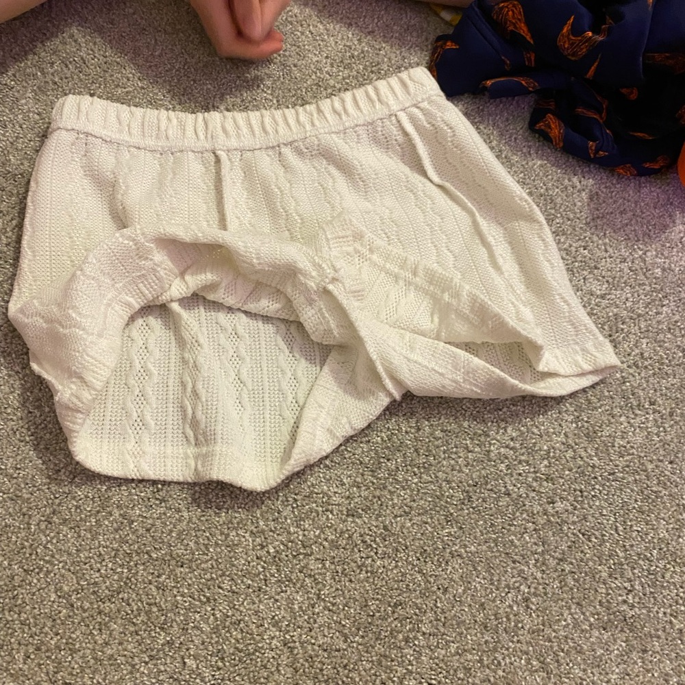 White shein xs shorts. - Picture 2 of 4